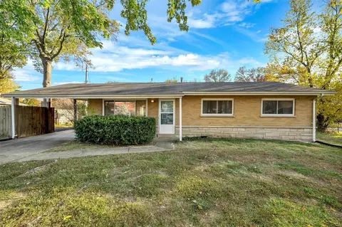 8842 Green Crest Ln, Saint Louis, MO 63126
