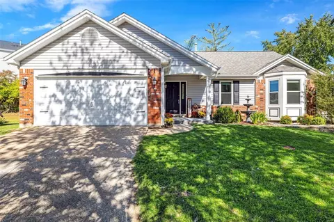 14 Carriage Creek Ct, Ballwin, MO 63021