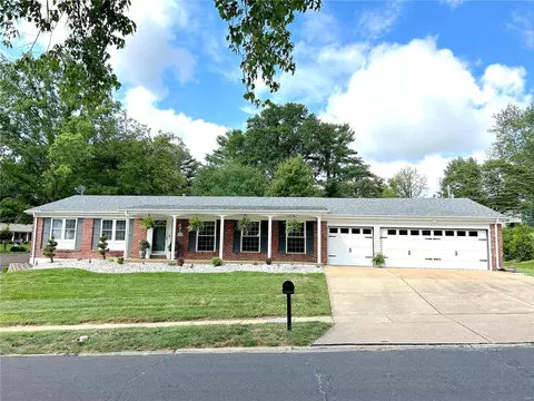 1901 Bookbinder Dr, Saint Louis, MO 63146