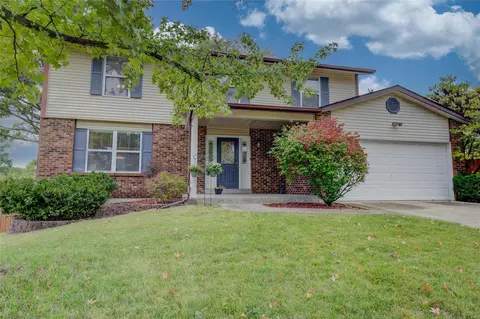 1203 Tara Ln, Saint Charles, MO 63304