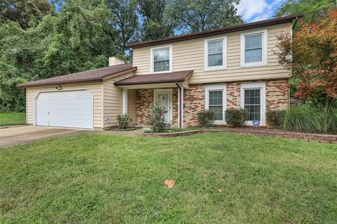 7782 Wooddale Ln, Saint Louis, MO 63121