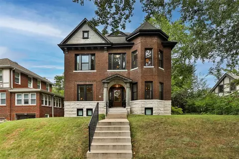 722 Yale Ave, University City, MO 63130