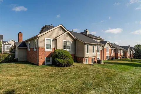 2211 Ole Castle Ct, Chesterfield, MO 63017