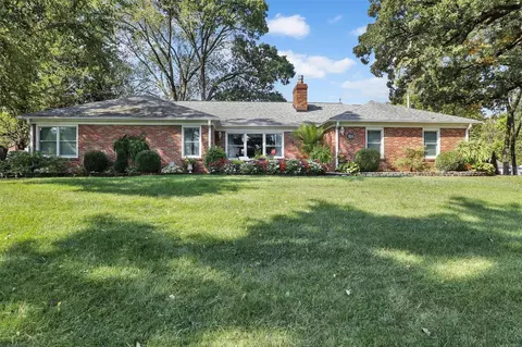 1345 Cheshire Ln, Saint Louis, MO 63119