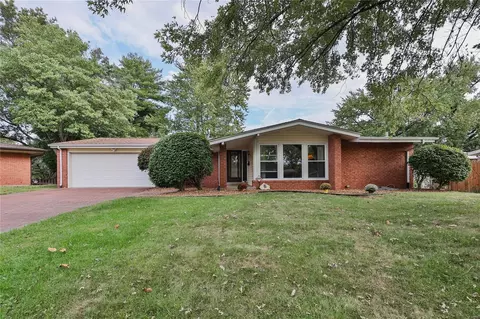 7 Whitney Cir, Florissant, MO 63033