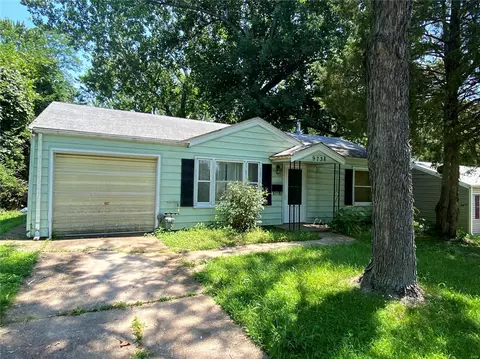 9738 Lorna Ln, Saint Louis, MO 63136