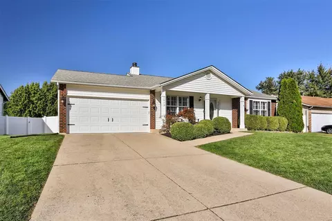 1013 N Brampton Dr, Saint Charles, MO 63304