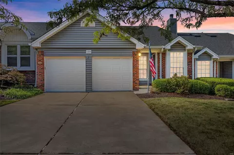 159 Kehrs Mill Bend Dr, Ballwin, MO 63011