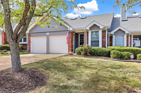 159 Kehrs Mill Bend Dr, Ballwin, MO 63011 photo 2