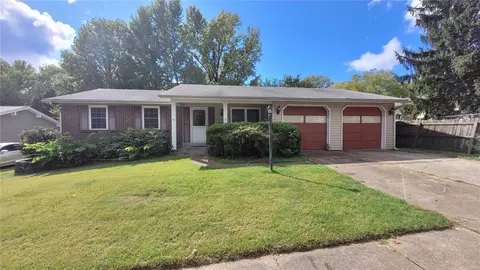1960 Flordawn Dr, Florissant, MO 63031