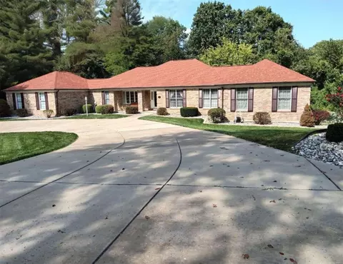 3821 Pointe Forest Dr, Florissant, MO 63034