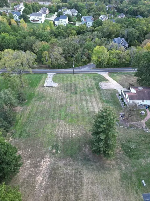 10075 Bauer Rd, Saint Louis, MO 63128