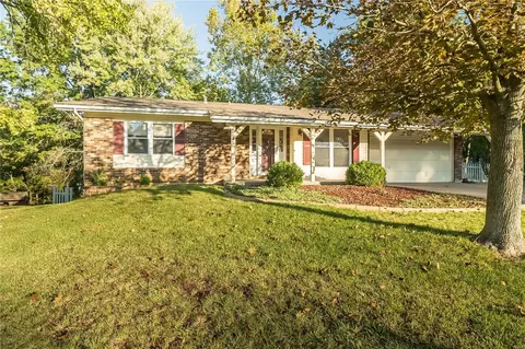 8 Lake Park Ct, Saint Peters, MO 63376