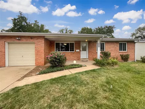 2125 Danelle Dr, Florissant, MO 63031