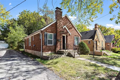 408 Thomas Ave, Ferguson, MO 63135 photo 3