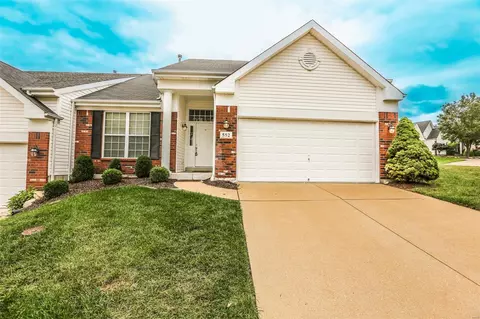 552 Hilltop Townes Dr, Eureka, MO 63025