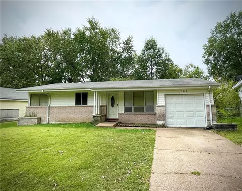 1340 Bayonne Dr, Saint Louis, MO 63138
