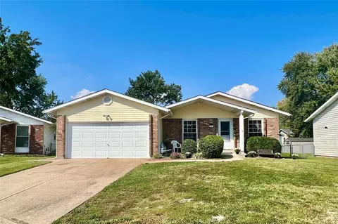 2937 Pacific Park Dr, Florissant, MO 63031