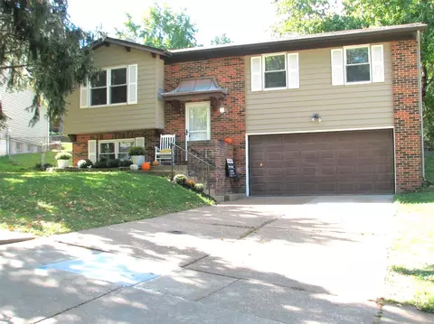 1394 Premio Dr, Fenton, MO 63026