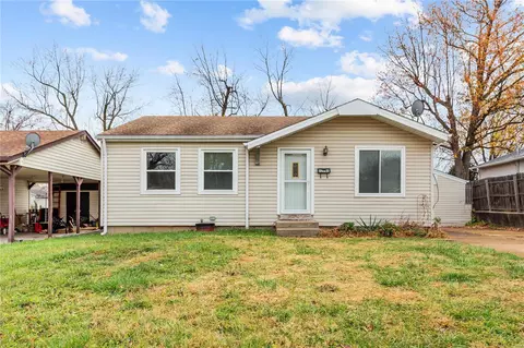 12161 Bennington Pl, Maryland Heights, MO 63043