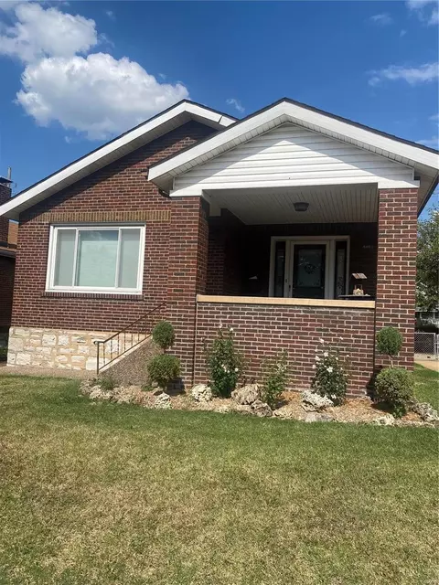 6415 Arsenal St, Saint Louis, MO 63139