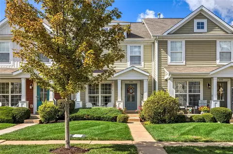 230 Countryshire Dr, Lake Saint Louis, MO 63367