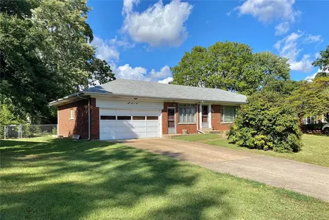 8303 Julia Dr, Saint Louis, MO 63123