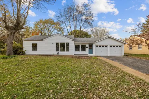 4317 Saint Agnes Ln, Saint Ann, MO 63074
