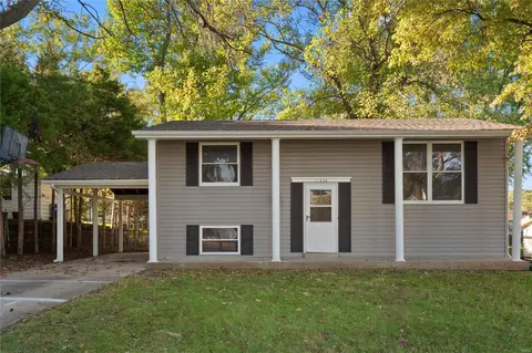 11934 Glenvalley Dr, Maryland Heights, MO 63043