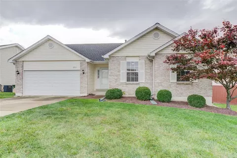2957 Imperial Dr, St Peters, MO 63303