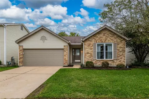 2546 Barrett Place Dr, Ballwin, MO 63021
