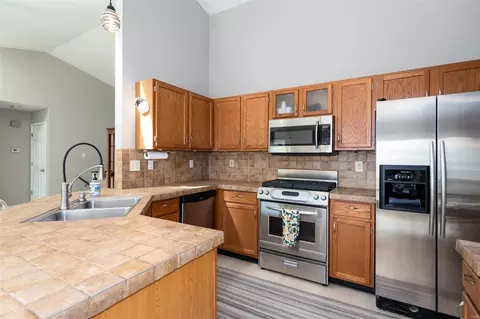 2546 Barrett Place Dr, Ballwin, MO 63021 photo 10
