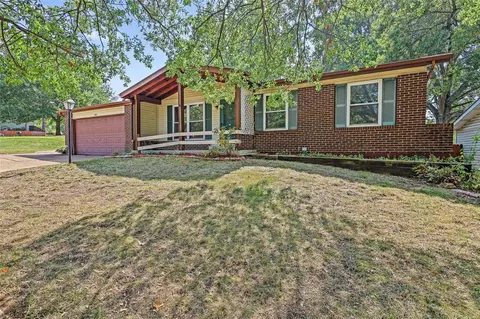 818 Windingpath Ln, Manchester, MO 63021 photo 2