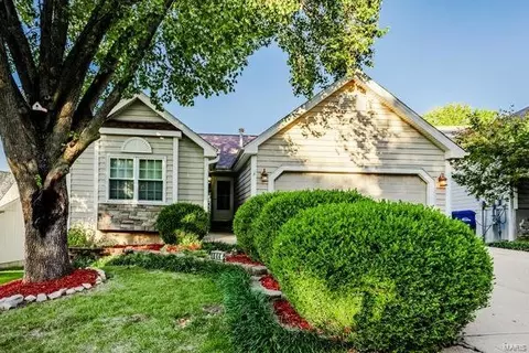 1844 Strawberry Ridge Dr, Ballwin, MO 63021