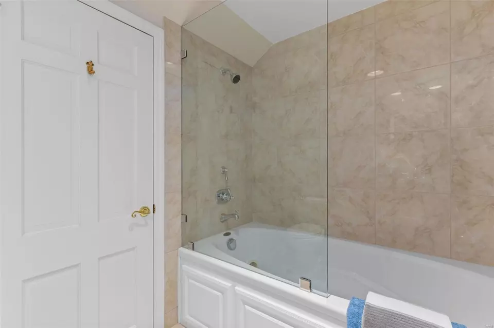  2050 N Geyer Rd, Saint Louis, MO 63131 photo 25