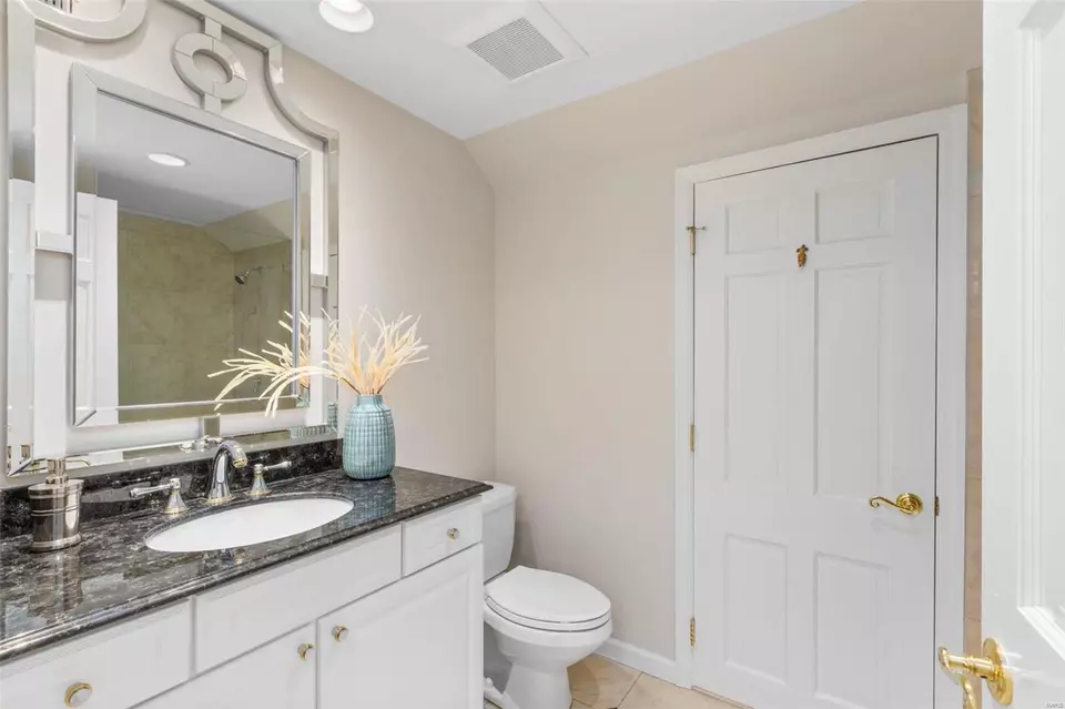  2050 N Geyer Rd, Saint Louis, MO 63131 photo 24