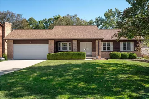 1982 Ridge Lake Dr, Chesterfield, MO 63017