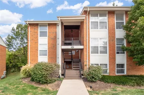 1937 Greenpoint Dr #103, Saint Louis, MO 63122