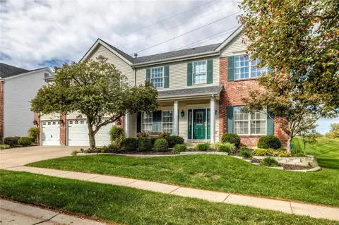 819 Wheaton Way, Creve Coeur, MO 63141