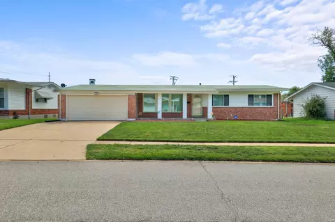 1520 Aintree Dr, Florissant, MO 63033