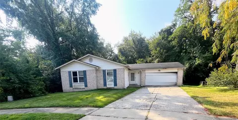 11637 Briarbrae Ct, Saint Louis, MO 63138