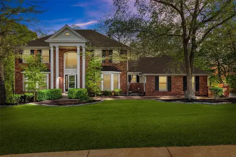 1441 Neffwold Ln, Saint Louis, MO 63122