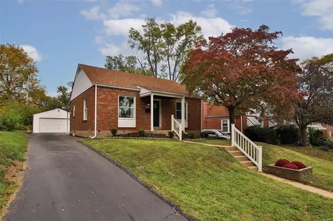 9555 Corregidor Dr, Saint Louis, MO 63134