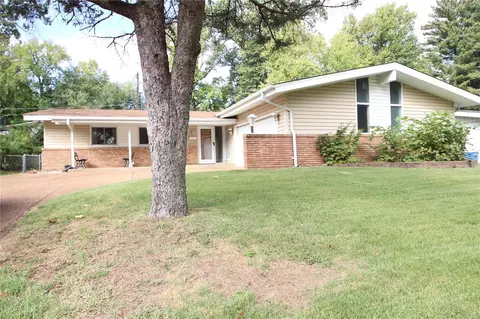 365 Waterford Dr, Florissant, MO 63033