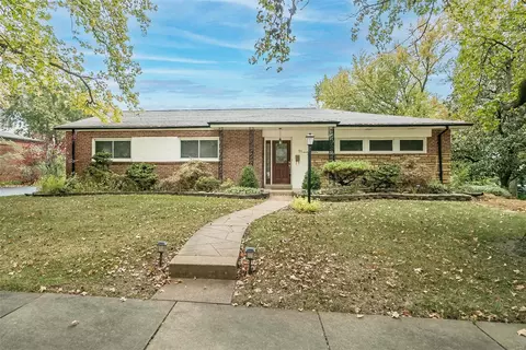 11 Nob Hill Ln, Saint Louis, MO 63130