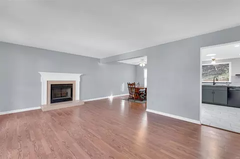 Living - 582 Woodlyn, Ballwin, MO 63021 photo 1 of 6
