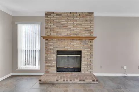 Living - 582 Woodlyn, Ballwin, MO 63021 photo 5 of 6