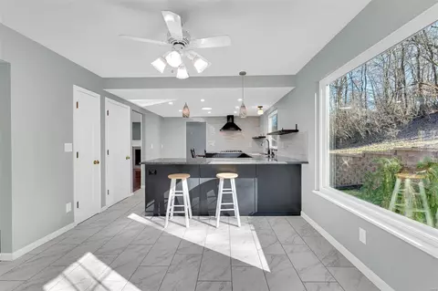 Kitchen - 582 Woodlyn, Ballwin, MO 63021 photo 5 of 5