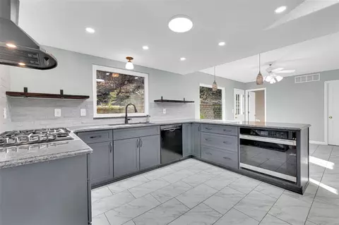 Kitchen - 582 Woodlyn, Ballwin, MO 63021 photo 2 of 5