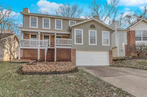 582 Woodlyn, Ballwin, MO 63021